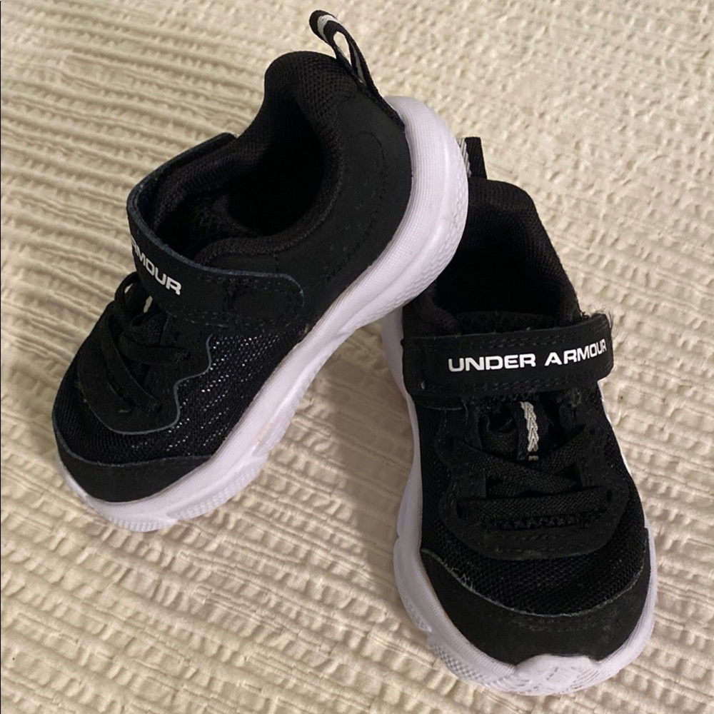 Under Armour Toddler Outhustle AC, sz 5K